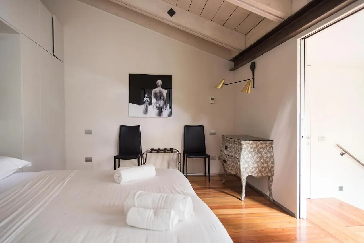 Youhosty - Luxury Town House Milan 0*,